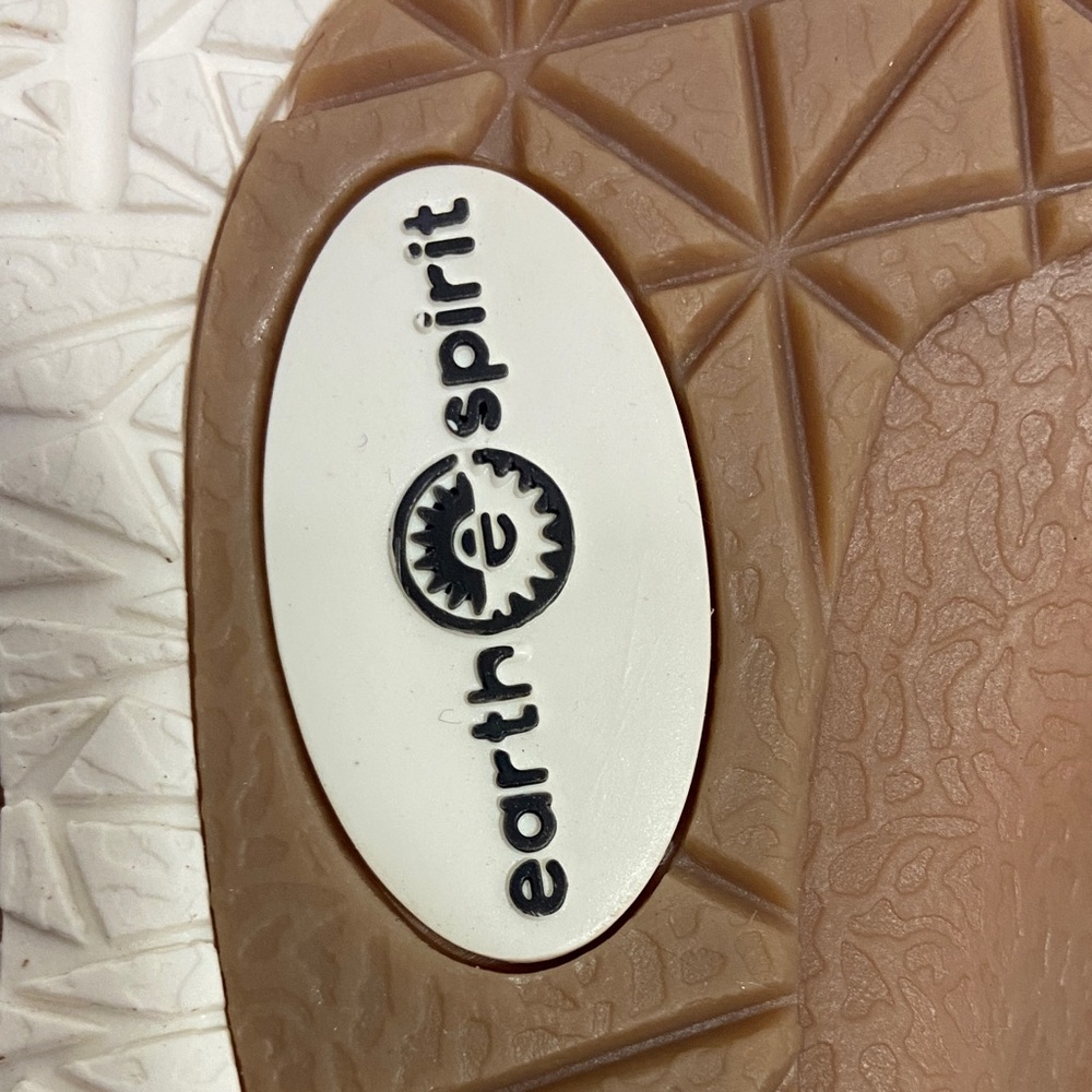 NWT Earth Spirit Size 10 Women's Cream & Tan Sandals Cushioned Soft - Picture 11 of 11